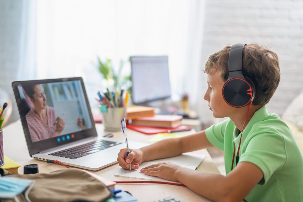 Online tutoring in winter ensures a consistent learning schedule, allowing students to access lessons from the safety of home.
